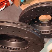 Dischi freno anteriori forati e baffati Rotinger