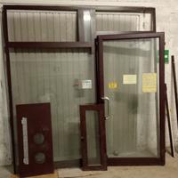 Vetrina in alluminio bordeaux