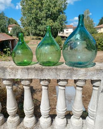 vetri di damigiane colori diversi 