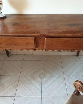 TAVOLO ANTICO IN LEGNO MASSELLO CON INTAGLIII