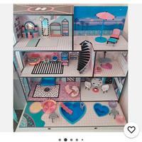 Casa per bambole in legno