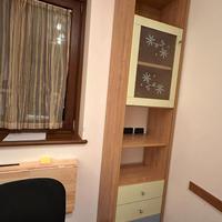 Mobiletto lungo per camere/camerette