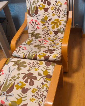 Poltrona Poang Ikea con poggiapiedi 