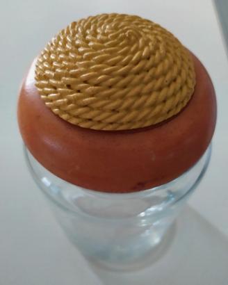 Vaso in vetro con pesante coperchio 