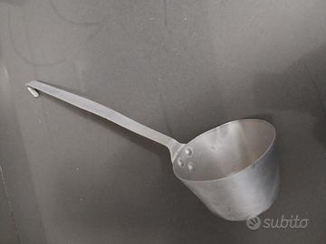 Mestolo vintage in alluminio. 