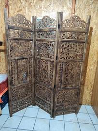 separè in legno intarsiato