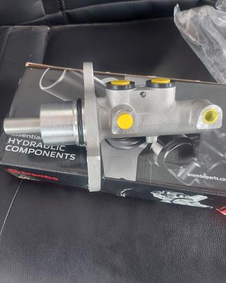 Pompa cilindro maestro freni Brembo M23 001