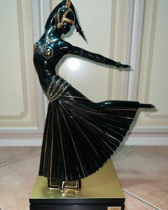 Statua Lebore donna che danza