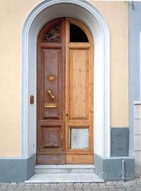 Restauro portoni in legno