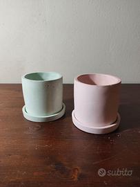 Vasetti artigianali in cemento colorato