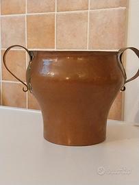 Vaso in rame con manici