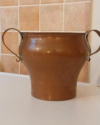 Vaso in rame con manici