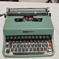 Macchina da scrivere Olivetti 32
