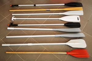 Pagaie, remi in legno, mezzo marinaio