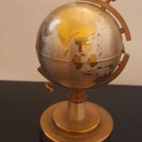 Accendino da tavolo vintage a forma di mappamondo