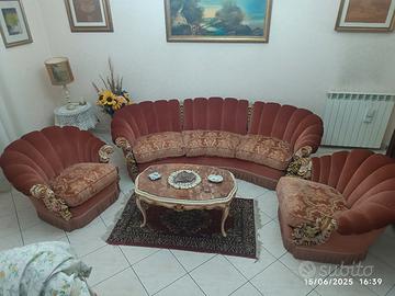 Divano, poltrone e tavolino 