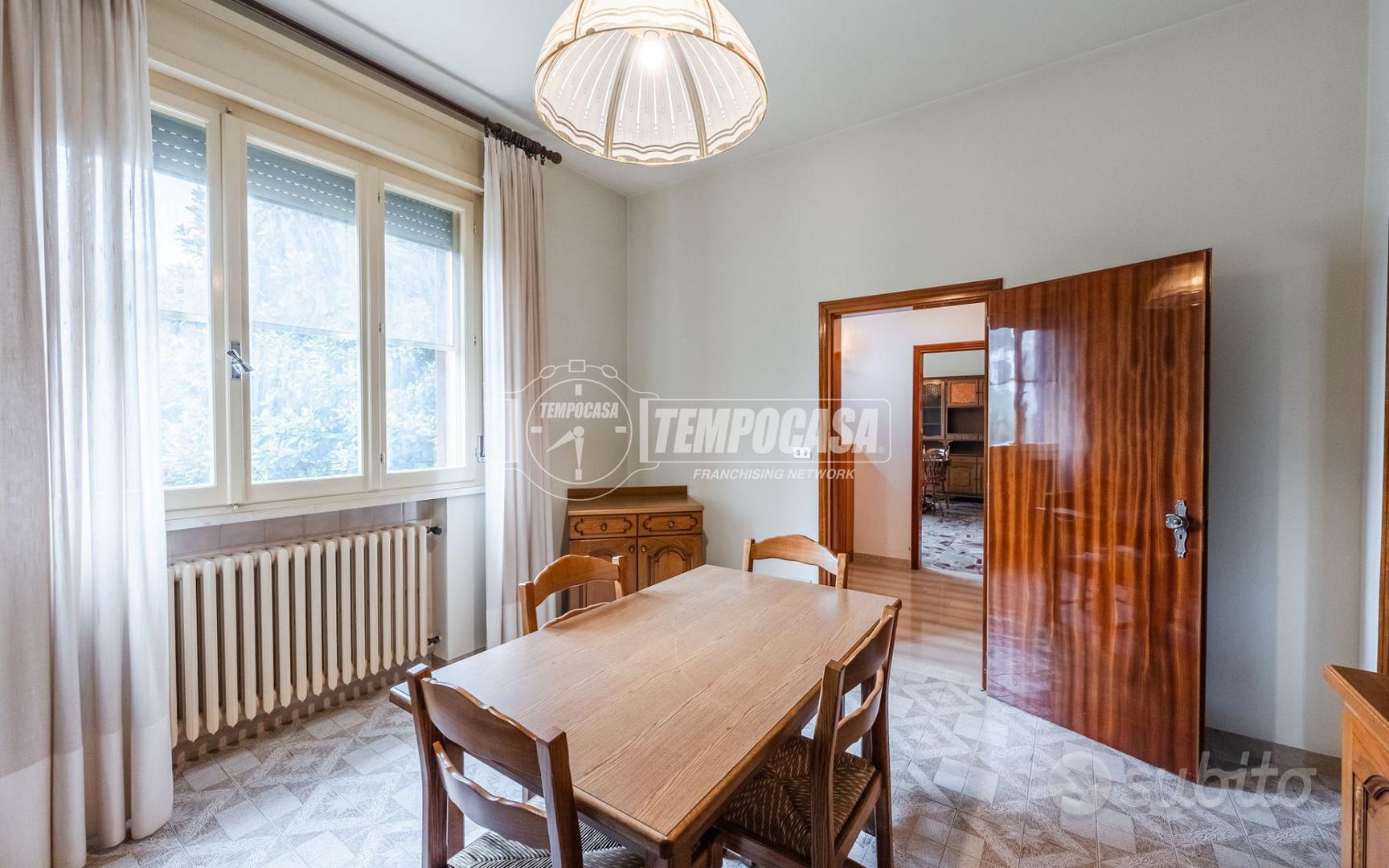 VILLA MONOFAMILIARE CON GIARDINO PRIVATO - Vista 6