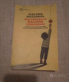 libro mio fratello rincorre i dinosauri 
