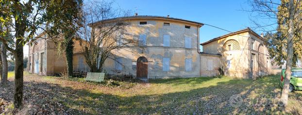 Stupendo Casale con terreno in Emilia Roma