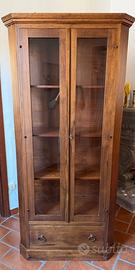 Libreria con ante in vetro in arte povera