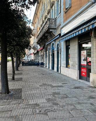 TRIESTE - Riva Nazario Sauro Ampio spazio comm.le