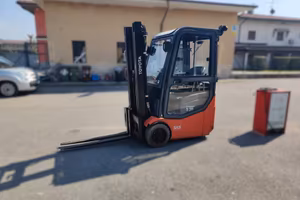4 - CARRELLO ELEVATORE TOYOTA - 7FBEST13 e altro