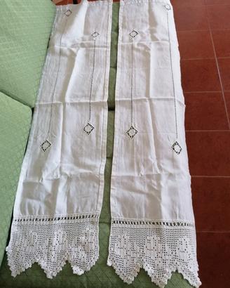 Due bellissime tendine a vetro per finestre 