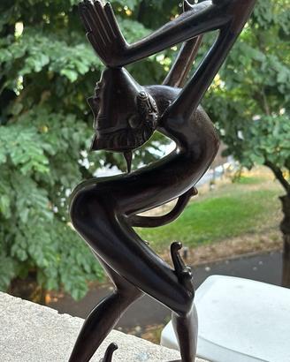 Statua danzatrice Balinese modernista in legno