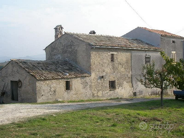 Casa/casale,annessi,terreno agricolo e edificabile