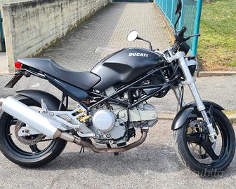 Ducati Monster 600 dark