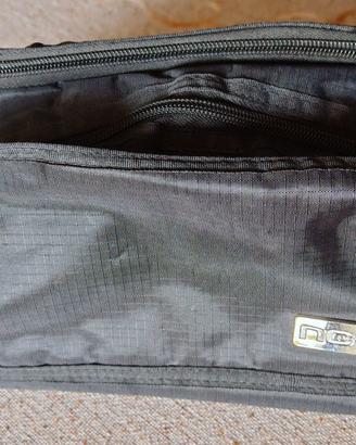 Beauty case necessaire da viaggio nero con scompar