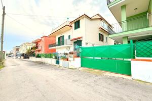 2 LOCALI A BACOLI