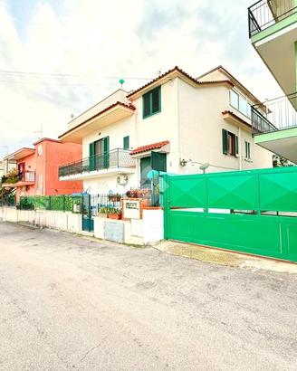 2 LOCALI A BACOLI