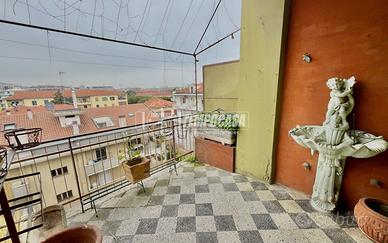 Attico quadrilocale con veranda in zona ospedale