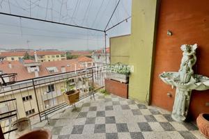 Attico quadrilocale con veranda in zona ospedale