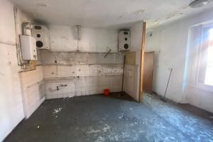 APPARTAMENTO SU DUE LIVELLI DA RISTRUTTURARE CON B