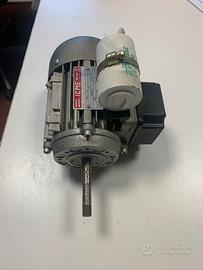 Motore elettrico monofase Kw 0,11 con albero lungo