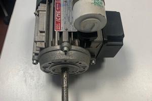 Motore elettrico monofase Kw 0,11 con albero lungo