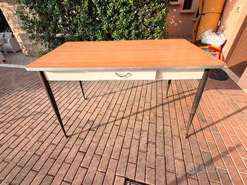 Tavolo vintage anni 60/70 in stile industrial