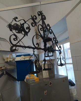 lampadario in ferro battuto