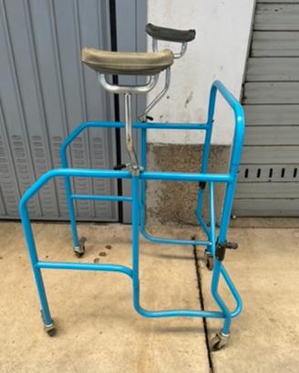 Girello deambulatore ascellare