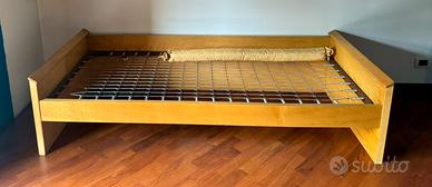 Letto singolo in legno di frassino con rete