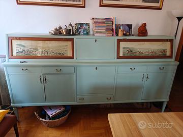 Credenza vintage restaurata color verde salvia