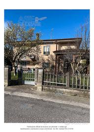 Villa o villino Porto Mantovano [A4358559]