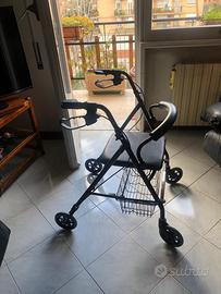 Deambulatore pieghevole con seduta e cestino
