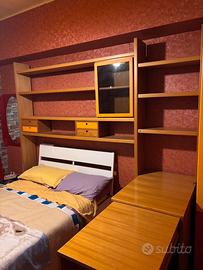Libreria camera da letto con scrivania inclusa