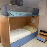 Letto a castello corridoio e scale
