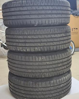 Treno di gomme Momo TOPRUN M30 215/55R 17 98 W