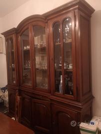 Credenza di legno in arte povera