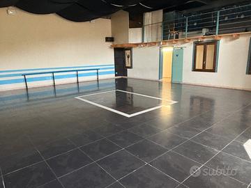 Sala per feste /scuola di ballo/palestra